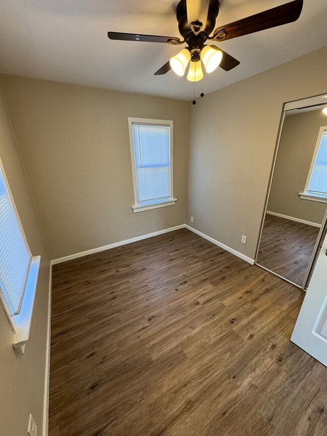 Building Photo - Two Bedroom One Bathroom Home in Machesney...
