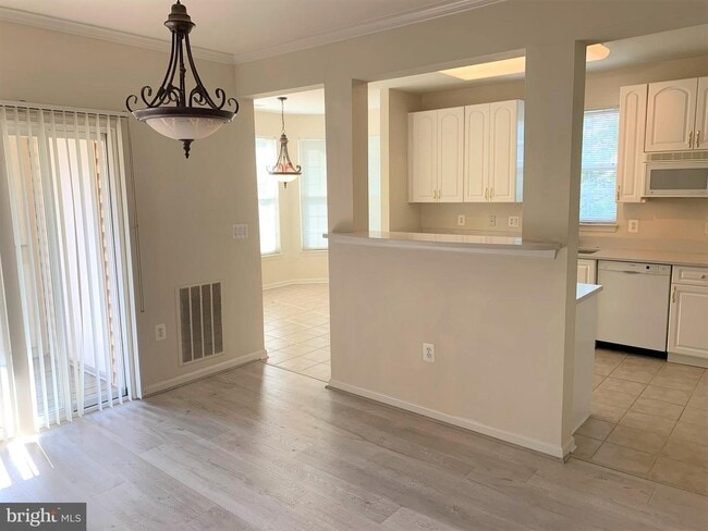 Building Photo - 400 Symphony Cir