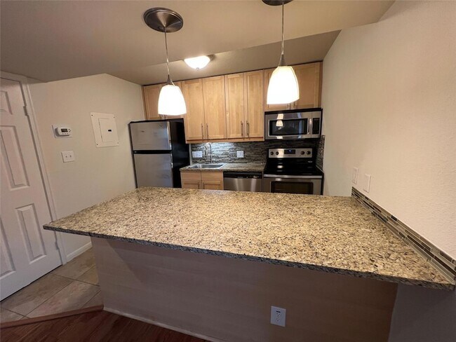 Building Photo - 7685 Northcross Dr