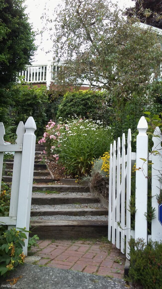 Foto del edificio - 3 br, 2 bath House - 1307 33rd Avenue South