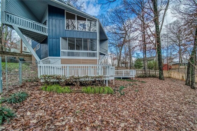 Building Photo - 1208 Laurel Cliff Dr SE