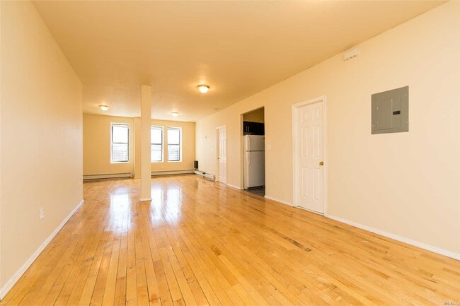 Building Photo - 1090 E 92nd St