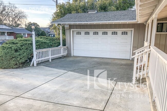 Building Photo - East Vallejo Ranch style home