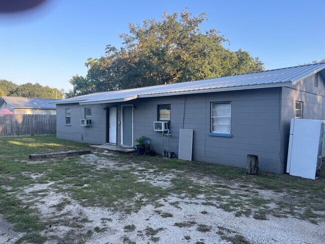 Building Photo - 693 Tyner St