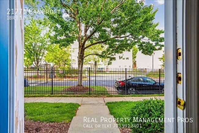 Foto del edificio - 21771 Bancroft Ct