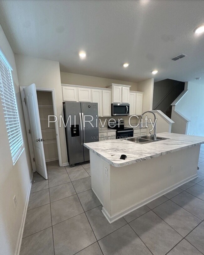 Foto del edificio - 523 Spanish Oaks Way