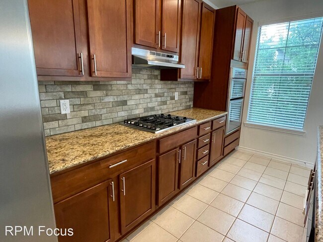 Foto del edificio - 2 br, 2.5 bath House - 2001 Grove Park Ln