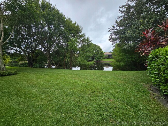 Building Photo - 121 Palmfield Way