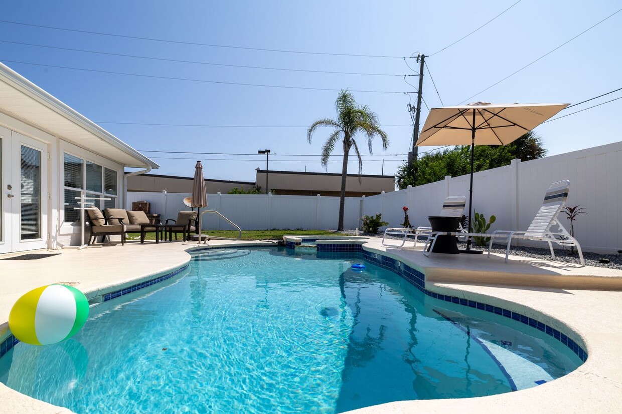 Foto principal - Vacation Pool home located directly Across...