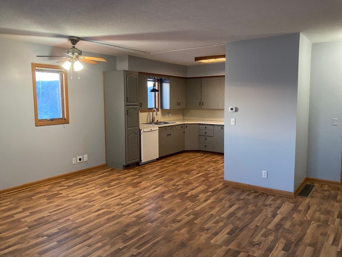 109 1st Ave N Unit A, Estherville, IA 51334 Apartments in Estherville