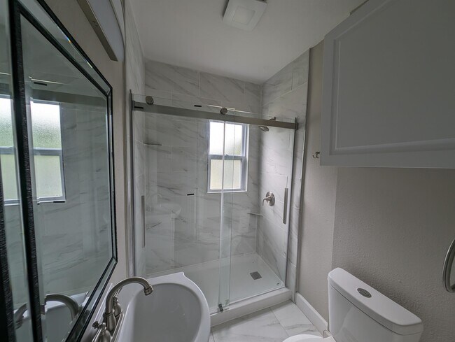 Foto del edificio - 2202 E 7th St