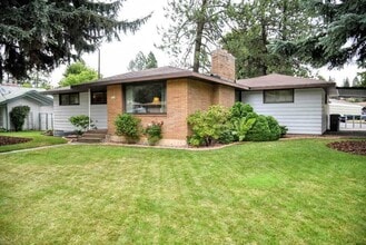 Building Photo - 7918 N Hughes Dr