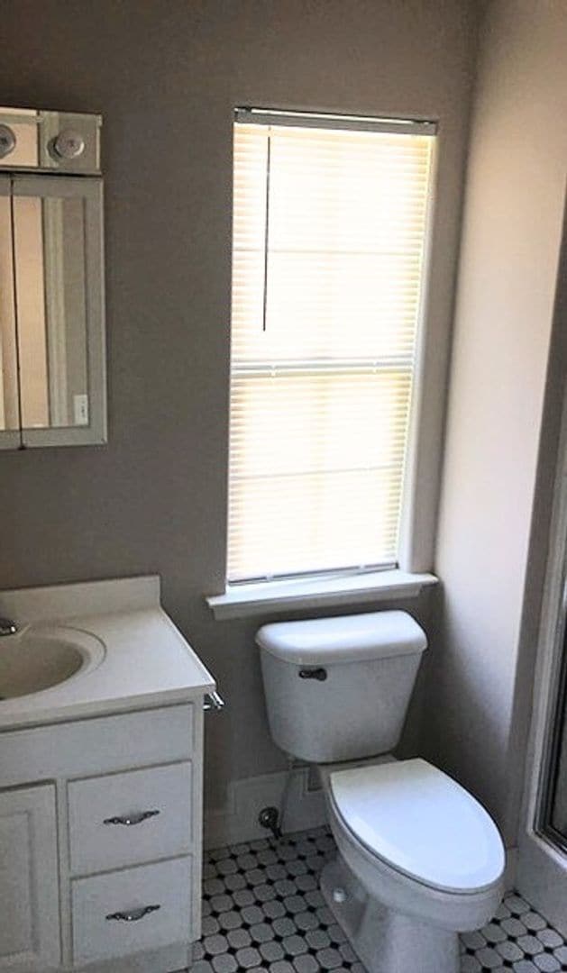 Building Photo - 1309 Golf Dr SW