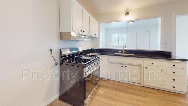 Foto del edificio - 2741 Marilyn Ave