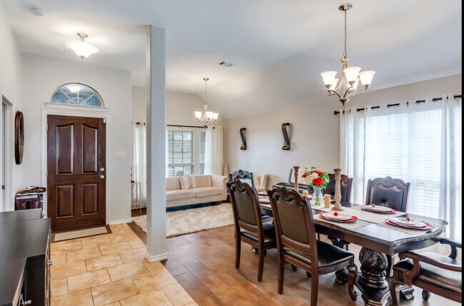 Building Photo - 1105 Jake Cir