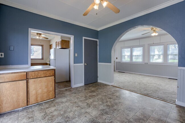 Foto del edificio - 3Bed 2Bath with 3 Stall Garage!