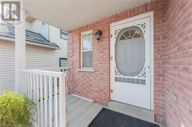 Building Photo - 242 Hilltop Dr