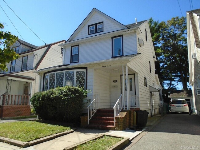 Building Photo - 27 Starks Pl