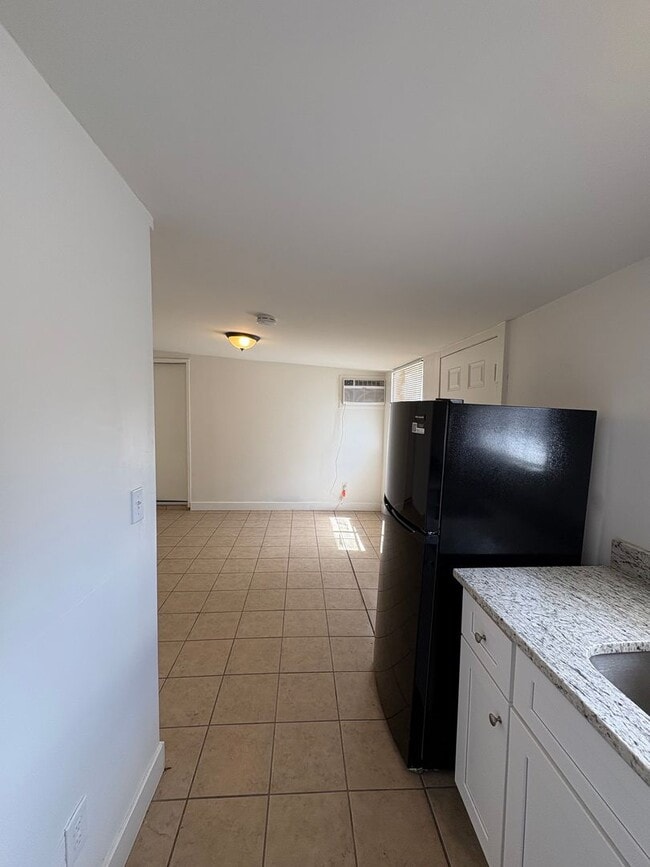 Foto del edificio - Nice studio with new cabinets and granite ...