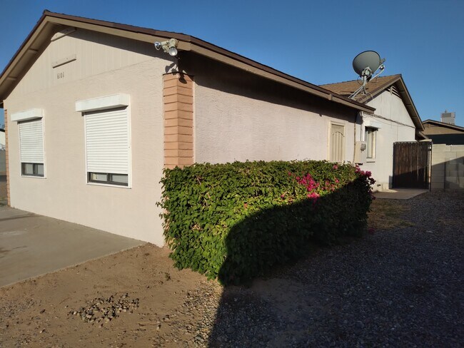 Foto del edificio - 6101 W McKinley St