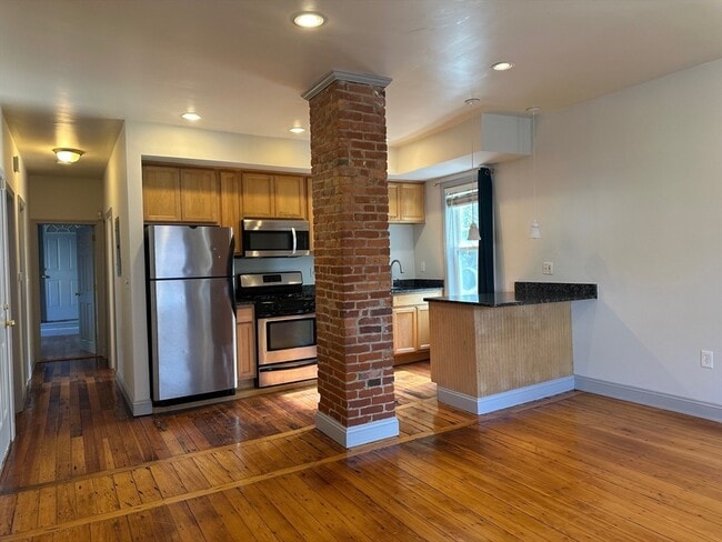 Building Photo - 127 Marcella St