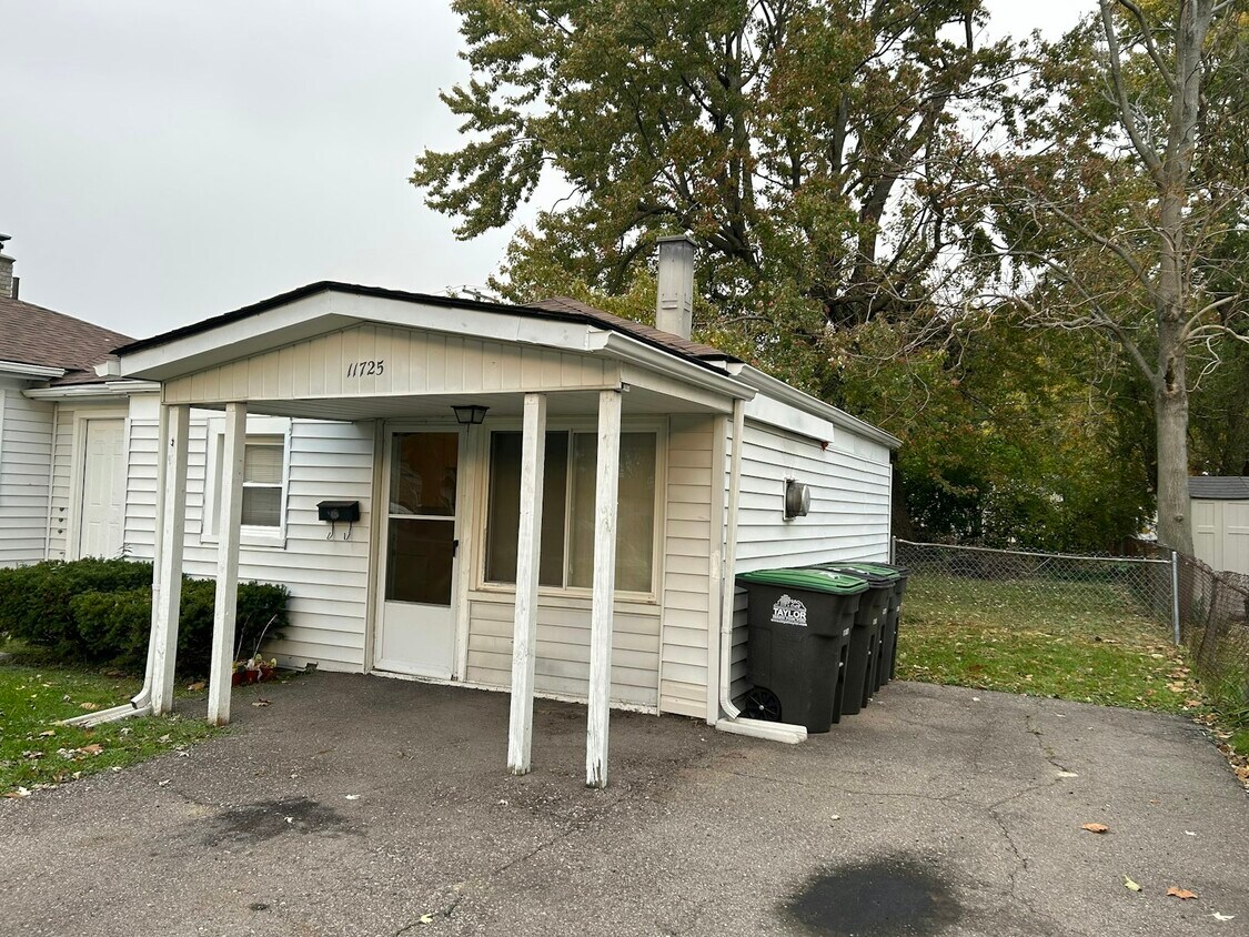 Primary Photo - 11725 Syracuse Street