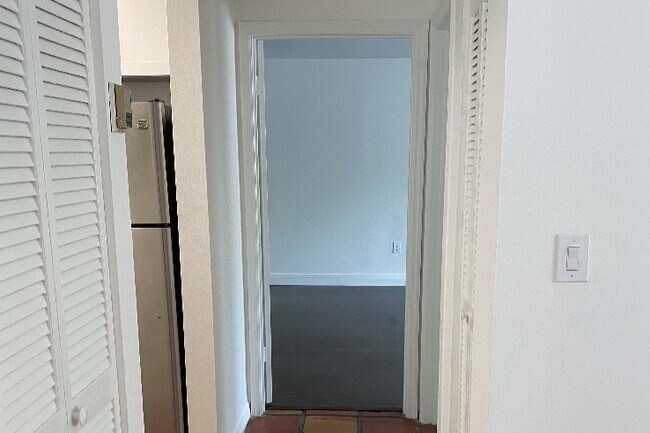 Foto del edificio - 2920 Bird Ave