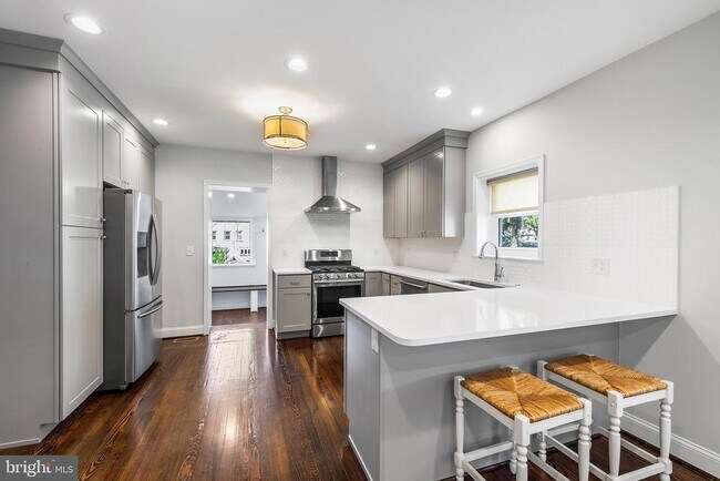 Foto del edificio - 192 Meredith Ave