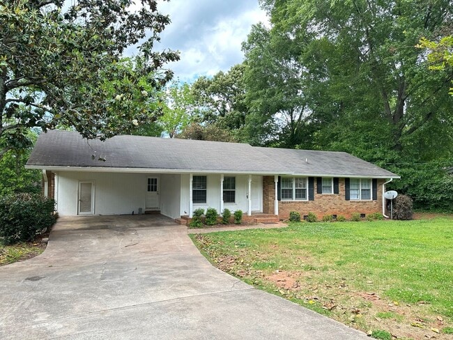 Building Photo - Brentwood Home close to UGAs Vet School