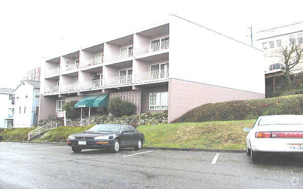 Building Photo - Hallmark Apartments
