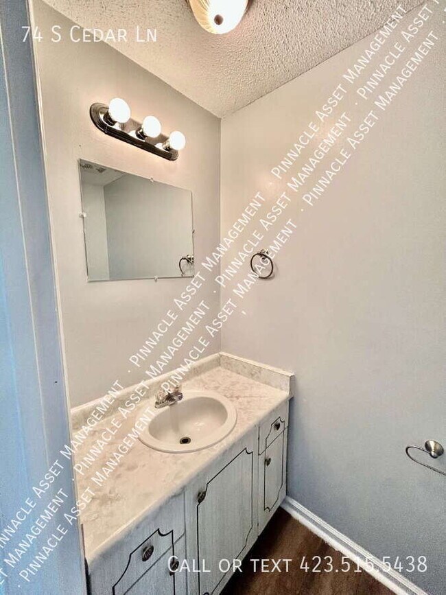 Foto del edificio - 74 S Cedar Ln