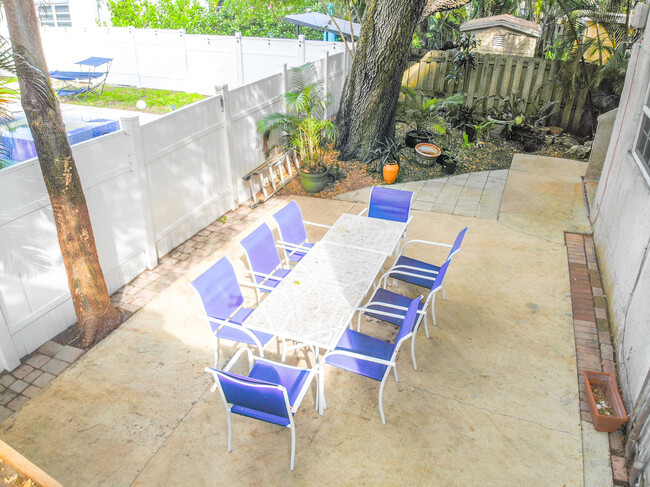 Foto del edificio - 1505 NE 5th Ct