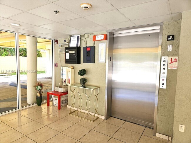 Foto del edificio - 437 SW 7th St