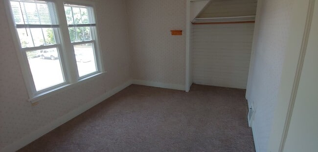 Building Photo - Charming 3 bedroom, 1.5 bathroom 1,448 sq....