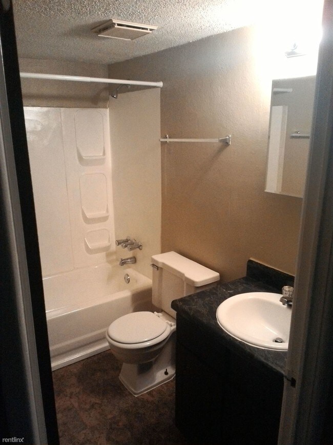 Building Photo - 9643 Diamond Dr