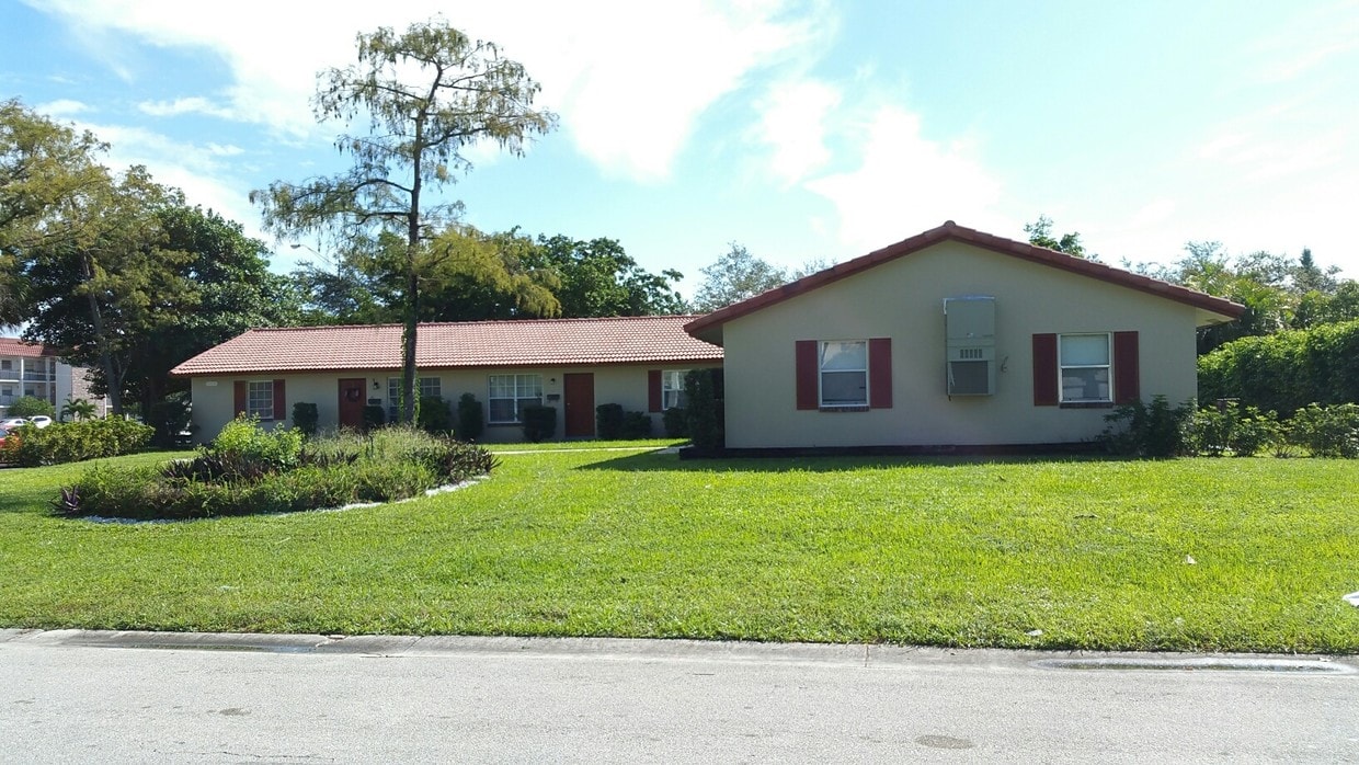 Building Photo - 8700 W Sample Rd