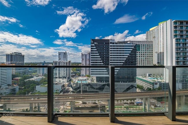 Foto del edificio - 88 SW 7th St