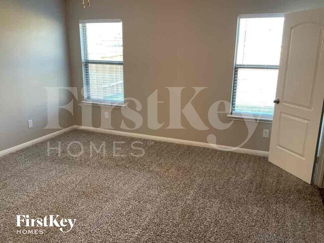 Building Photo - 179 Aster Dr