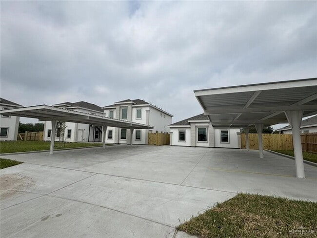 Building Photo - 1601 Molino Dr