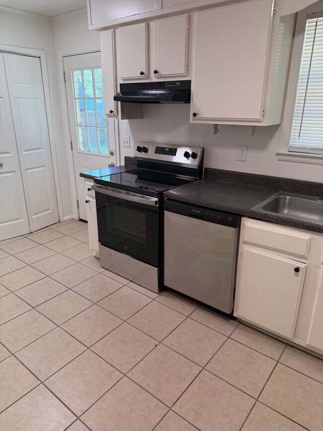 Cocina - 2065 Camp Wilkes Rd