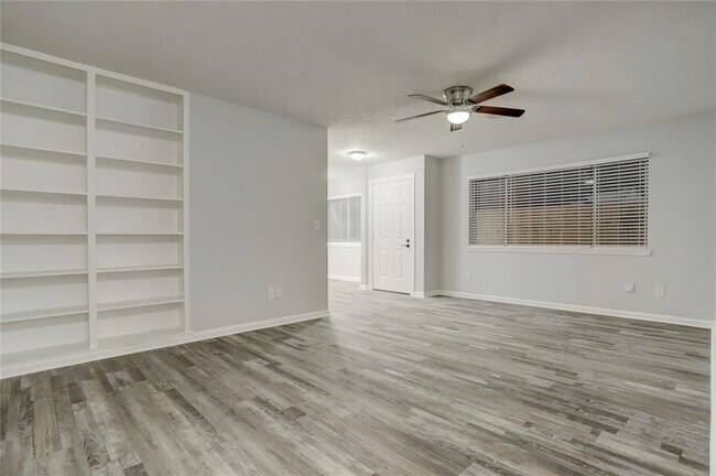 Foto del edificio - 1901 Bahama Dr