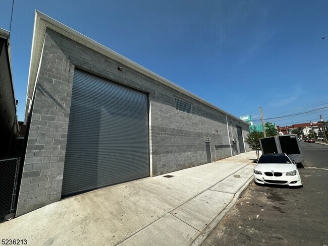 Building Photo - 226 Sherman Ave