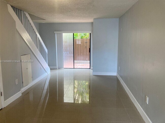 Foto del edificio - 12025 SW 18th St