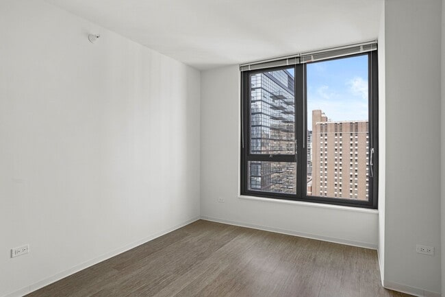 Foto del edificio - 159 W Superior St