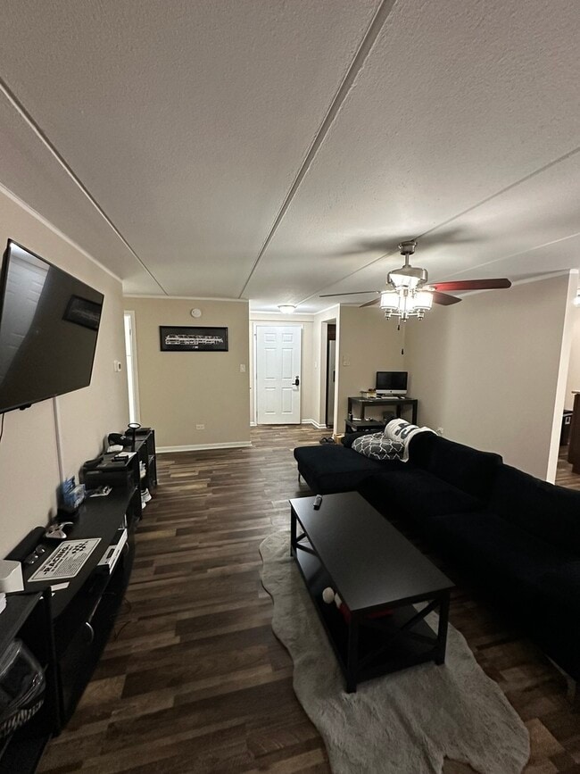 9143 S Roberts Rd Unit 4, Hickory Hills, IL 60457 Condo for Rent in