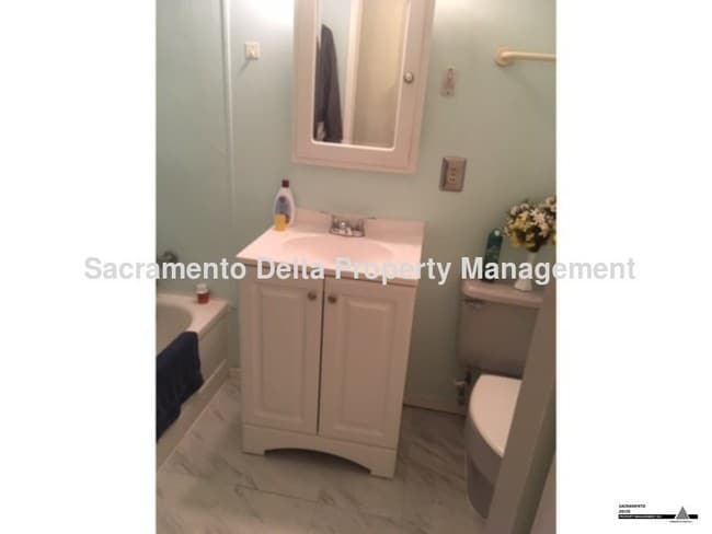 Building Photo - 7206 Strand St