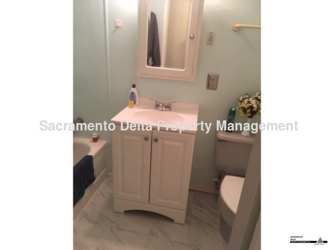 Foto del edificio - 7206 Strand St