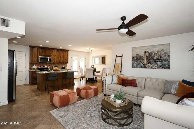 Foto del edificio - 7315 E McKinley St