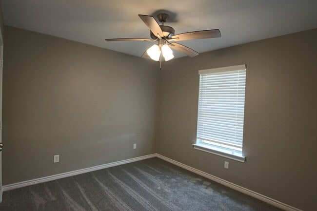 Building Photo - Beautiful 2 Bedroom, 2 Bathroom Townhome i...