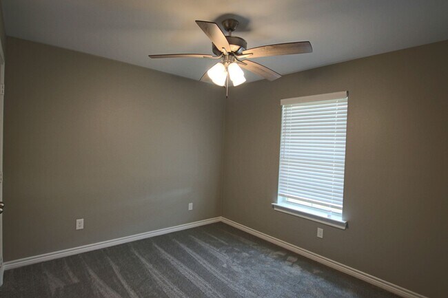 Building Photo - Beautiful 2 Bedroom, 2 Bathroom Townhome in South Tyler – Whitehouse ISD! 1/2 OFF FIRST FULL MONTH